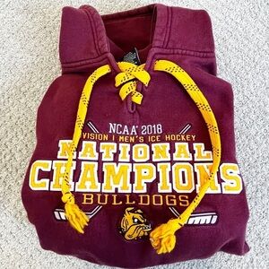 Minnesota–Duluth Bulldogs 2018 NCAA Hockey Champions Hoodie Sz S UMD Sweatshirt